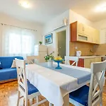 Family Friendly Seaside Kozino - Zadar - 5749 Apartamento Petrcane