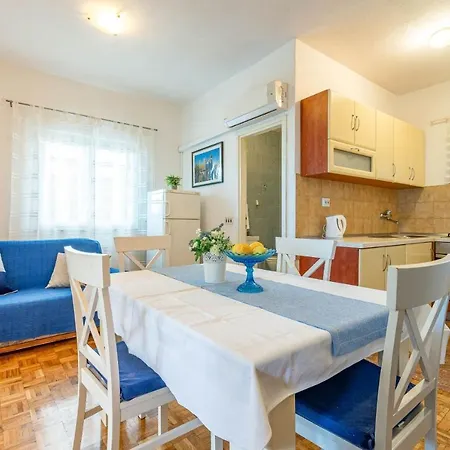 Family Friendly Seaside Kozino, Zadar - 5749 Apartmán Petrcane