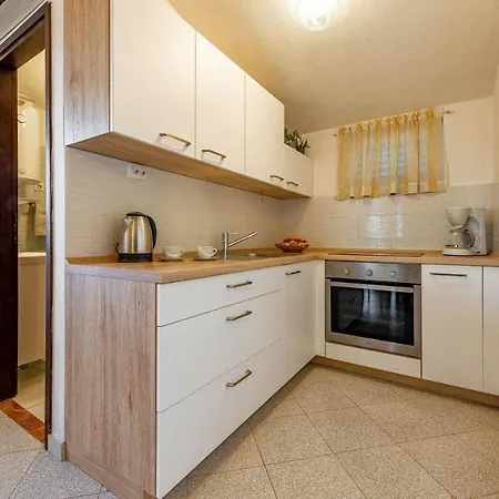 Apartment Family Friendly Seaside Apartments Kozino, Zadar - 5749