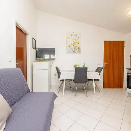 Family Friendly Seaside Kozino, Zadar - 5749 Apartman Petrčane