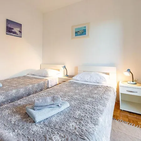 Apartman Family Friendly Seaside Kozino, Zadar - 5749 Petrčane