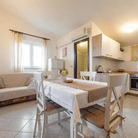 Appartamento Family Friendly Seaside Kozino - Zadar - 5749 *